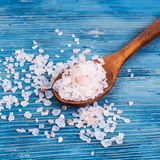 Salz  Kaufen Sie sich ein gutes Salz und verwenden Sie es wie ein teures Gewürz. Sie werden den Unterschied schmecken.