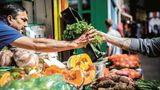 Drei Geheimtipps für den Brixton Market in LondonSpeisetipp: Ribs im Bukowski Charcoal Grill von Robin Freeman.100 Marktstände hat dieser MarktGetränketipp: Ein Flat White bei Federation Coffee.