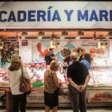 Drei Geheimtipps für den Mercado de la Paz in MadridSpeisetipp: Eine der zahlreichen Kroketten bei der Croqueteria "Deli&Croq". Wildeste Kombinationen, frisch in Rapsöl frittiert.Getränketipp: Ein frisch gezapftes Glas San Miguel an der großen Marktbar.Vorher noch nie gesehen: Entenmuscheln. Aufregend, aber speziell.