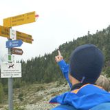 Ab hier ist für Vierbeiner bald Schluss, der Weg wird uns von nun an über Halteseile und Steigleitern führen.