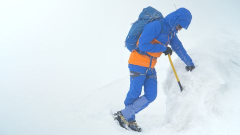 Ich kann kaum noch. Eigentlich hatte ich mich für sportlich gehalten. Doch die dünne Luft treibt mich an meine Grenzen. Wir sind jetzt gut über 3000 Meter hoch. Ich kann mich nur noch wie in Zeitlupe bewegen, selbst meine Gedanken erscheinen mir langsam. Ich kann mich nicht daran erinnern, jemals so fertig gewesen zu sein.