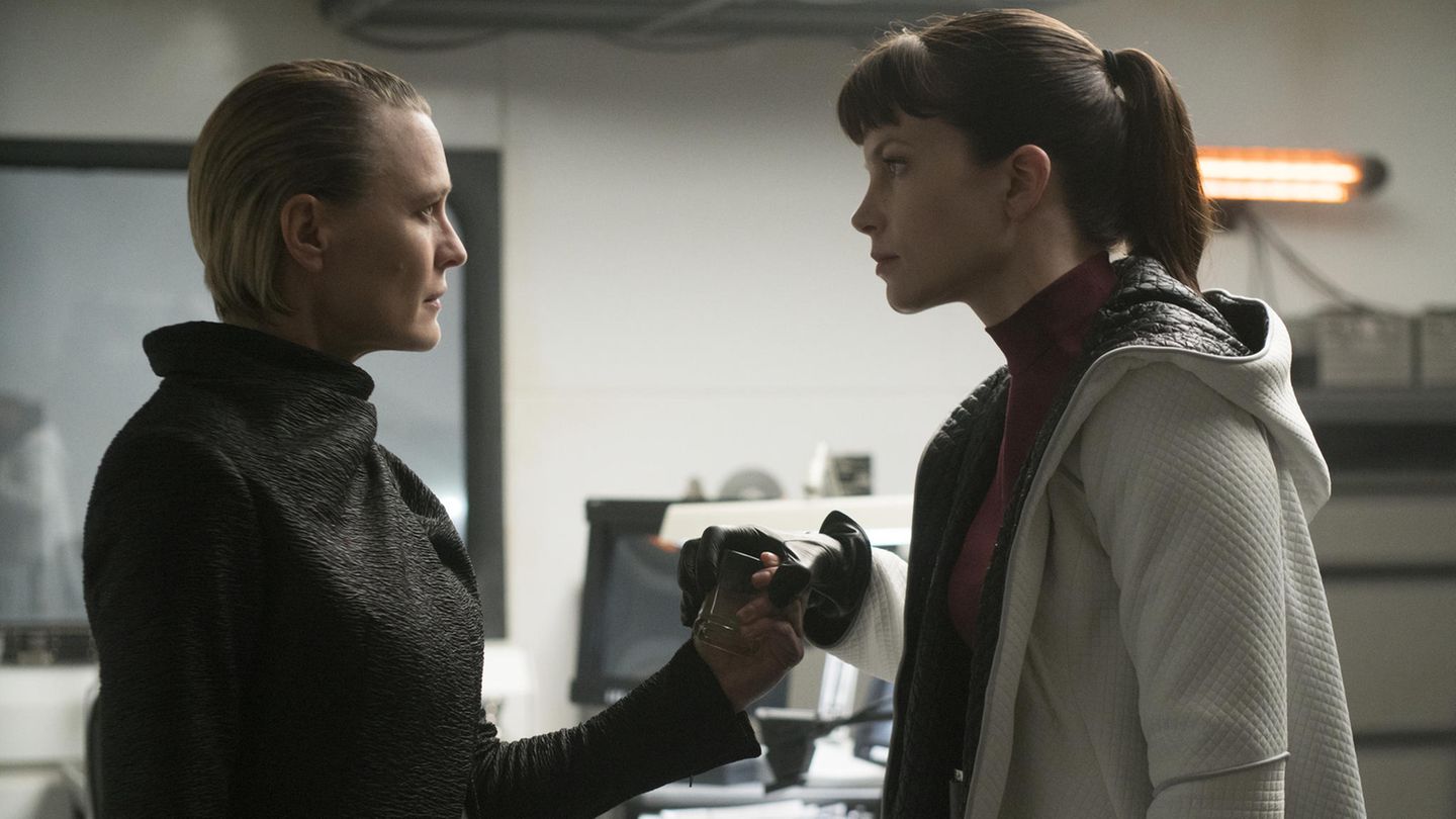 Robin Wright, Silvia Hoeks