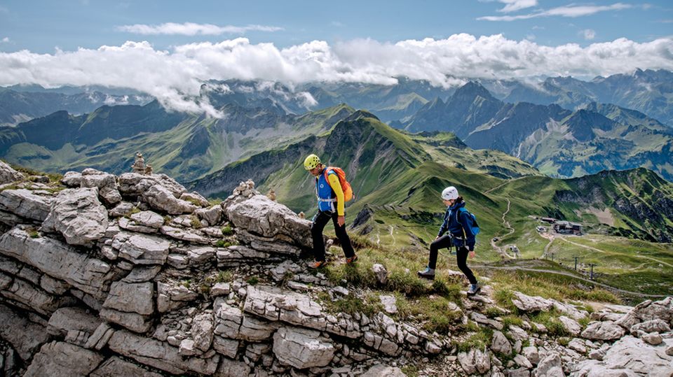 Gute Aussichten: Über den Grat führt der Hindelanger Klettersteig vom Nebelhorn bis zum großen Daumen