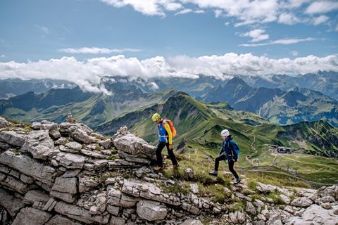 Gute Aussichten: Über den Grat führt der Hindelanger Klettersteig vom Nebelhorn bis zum großen Daumen