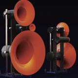 So können Lautsprecher fürs Wohnzimmer auch aussehen: die "Trio Luxury Edition" von Avantgarde beinhaltet drei Kunststoffhörner für untere, mittlere und hohe Frequenzbereiche. Ergänzt werden sie von einem aktiven Subwoofer für die Tiefenbässe. Der Preis für ein Lautsprecherpaar liegt im sechsstelligen Bereich.