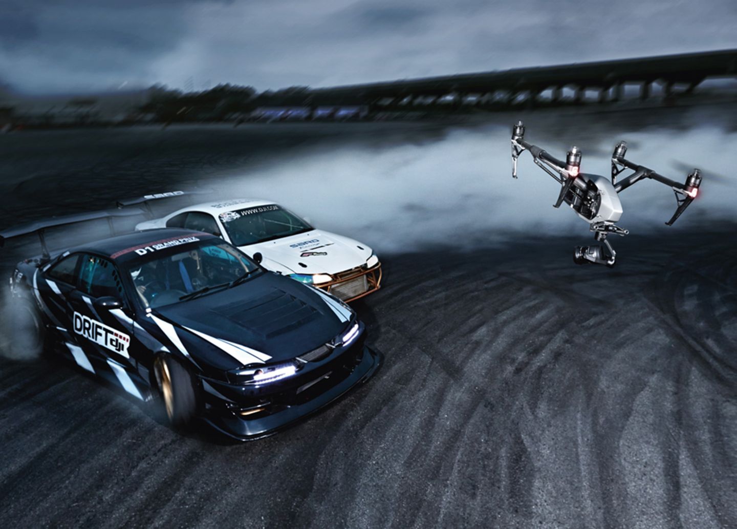 Mit einer Spitzengeschwindigkeit von annähernd 100 km/h gehört die "Inspire 2" von DJI zu den schnellsten Profidrohnen auf dem Markt. Damit lassen sich sogar rasante Autorennen spektakulär in Szene setzen.