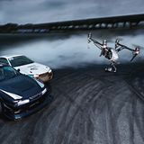 Mit einer Spitzengeschwindigkeit von annähernd 100 km/h gehört die "Inspire 2" von DJI zu den schnellsten Profidrohnen auf dem Markt. Damit lassen sich sogar rasante Autorennen spektakulär in Szene setzen.