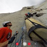 Oberhalb des "Dolt Tower" im eisenfesten Granit. Die Materialsäcke werden am Standplatz nach jeder Seillänge hochgezogen.