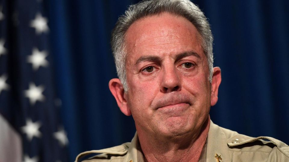 Handelte Massenmörder Stephen Paddock wirklich allein? Sheriff Joseph Lombardo hat daran seine Zweifel.