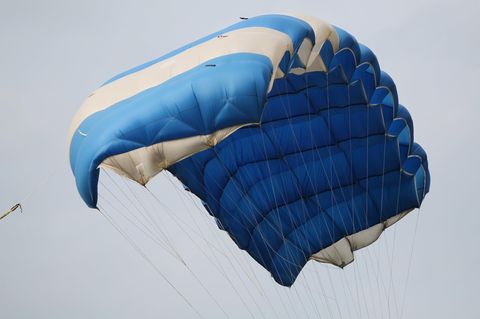 Ein britischer Offizier soll den Fallschirm seiner Frau manipuliert haben - mit dem Ziel sie zu ermorden (Symbolfoto)