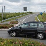 Der Ort Bensersiel in Ostfriesland hat eine Umgehungsstraße bauen lassen. Die Kosten für die rund 2,1 Kilometer lange Strecke: 8,4 Millionen Euro. Doch die Straße führt durch ein Vogelschutzgebiet und bekam gar keine Genehmigung. Der Abriss droht. "Für die politischen Tricksereien und juristischen Winkelzüge werden am Ende die Steuerzahler bluten – entweder mit Millionensummen für einen „Deal“ mit dem Eigentümer oder im schlimmsten Fall für den Rückbau der Straße", so der Bund der Steuerzahler. "Ein Ostfriesenwitz der ganz schlechten Sorte!"