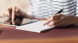 Listen, Listen, Listen  Ob Einkaufs- oder To-Do-Liste: Wer heute noch auf Papier abhakt, verpasst eines der besten Smartphone-Features. Mit Wunderlist, Apples Erinnerungen oder Todoist lassen sich die anstehenden Aufgaben so gut organisieren wie nie. Besonders praktisch sind die digitalen Erweiterungen wie geteilte Listen, automatische Erinnerungen an anstehende Aufgaben oder das Anhängen der benötigten Dokumente.