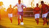 Spielen statt organisieren  Sich zum Mannschaftssport zu organisieren ist selbst in Zeiten von Whatsapp-Gruppen gerne mal nervig. Clevere Tools wie Spieler+, DeinTeam oder iTeamSport übernehmen die zeitraubenden Absprachen ganz automatisch. Einfach den Spiel- oder Trainingstermin und den passenden Ort anlegen. Schon kann jeder für sich markieren, ob er kommen kann - oder man Ersatz organisieren muss.