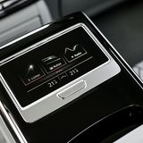 Das Bedienfeld im Fond kann man herausnehmen