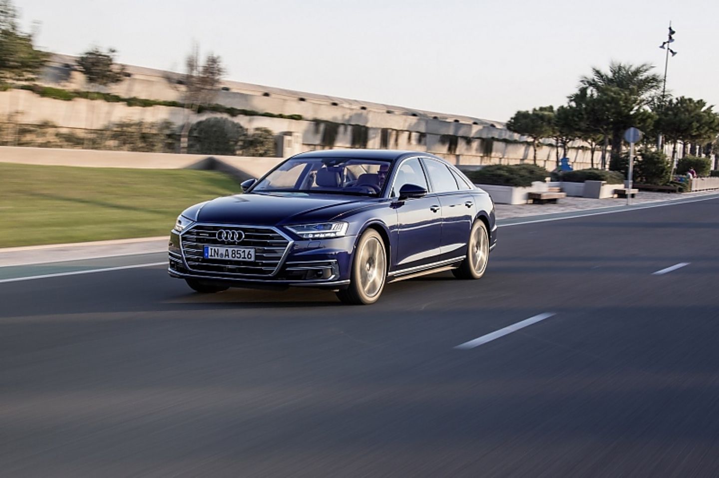 Der Audi A8 55 Quattro TFSI ist bis zu 250 km/h schnell