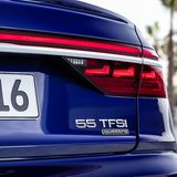 In den Rückleuchten befinden sich flächige OLED-Elemente