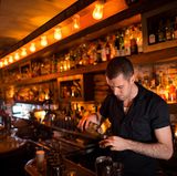 Platz 8: Attaboy, New York  Die Jury urteilte, in dieser Bar werden Drinks serviert, die zu den besten zählen werden, die man jemals trinken wird.  Mehr Infos finden Sie auf der Website.