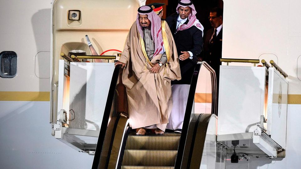 Goldene Rolltreppe König Salman Russland Saudi-Arabien Staatsbesuch in Russland: König Salman von Saudi-Arabien - wenn die goldene Rolltreppe streikt