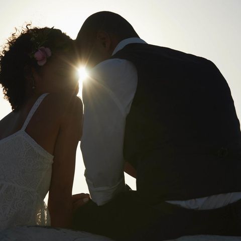 Die Hochzeit ist ein wichtiger Schritt im Leben vieler Paare. Doch kann man sich auf eine lange Beziehung vorbereiten?