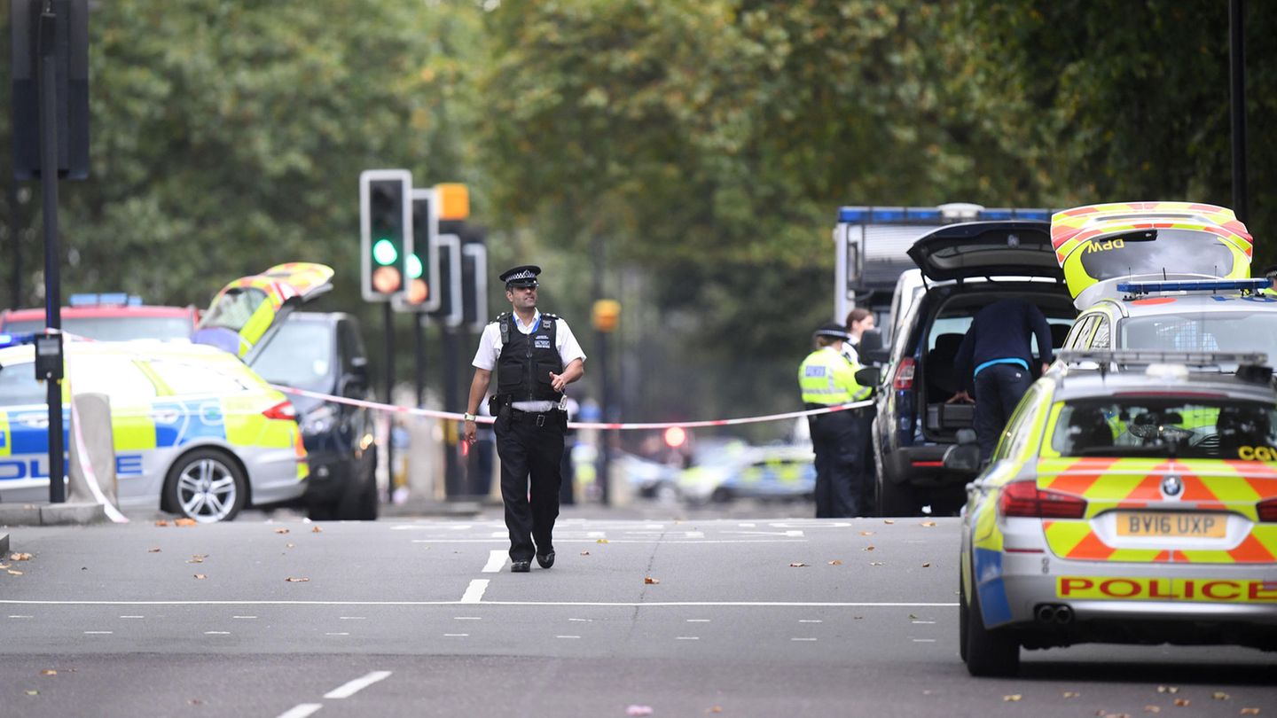 London: Ein Mann ist in eine Menschenmenge gefahren