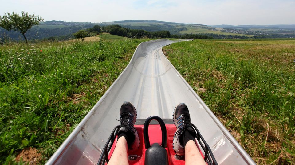 Hachrichten: Bestwig: Zwölfjähriger Junge verliert Teil des Beins bei Unfall auf Sommerrodelbahn