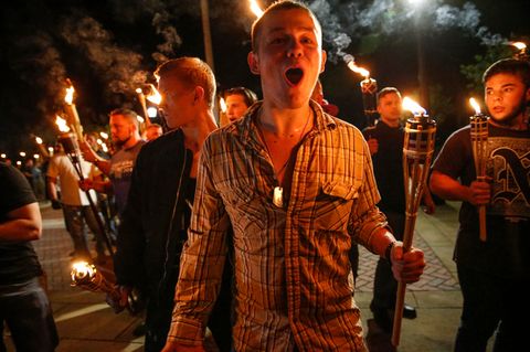 Schon im August zogen Mitglieder der Far-Right-Bewegung mit Fackeln durch Charlottesville (Archivbild)