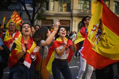 In Barcelona sind Hunderttausende auf die Straße gegangen - um für den Verbleib in Spanien zu demonstrieren