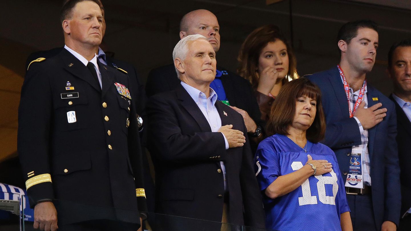 Mike Pence beim NFL-Spiel