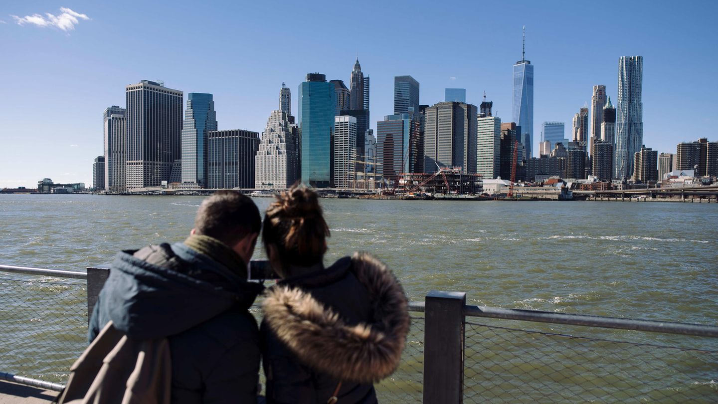 “Through Manhattan”: Why New York is still the city of cities