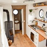 Die runden Bullaugen erzeugen eine  Atmosphäre wie in einer Kajüte.