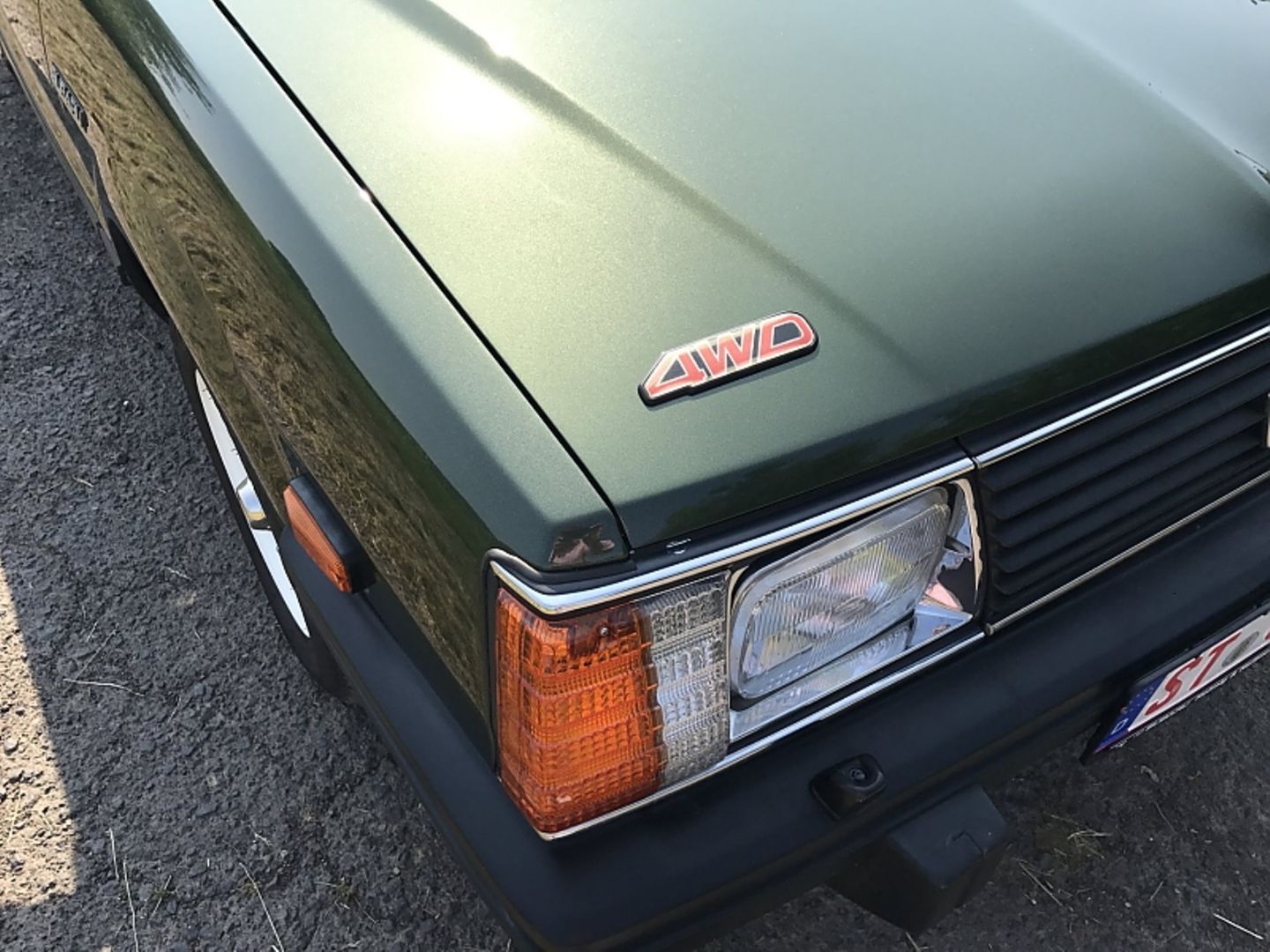 Subaru 1800 Turismo 4WD - dezenter Allradhinweis auf der Haube