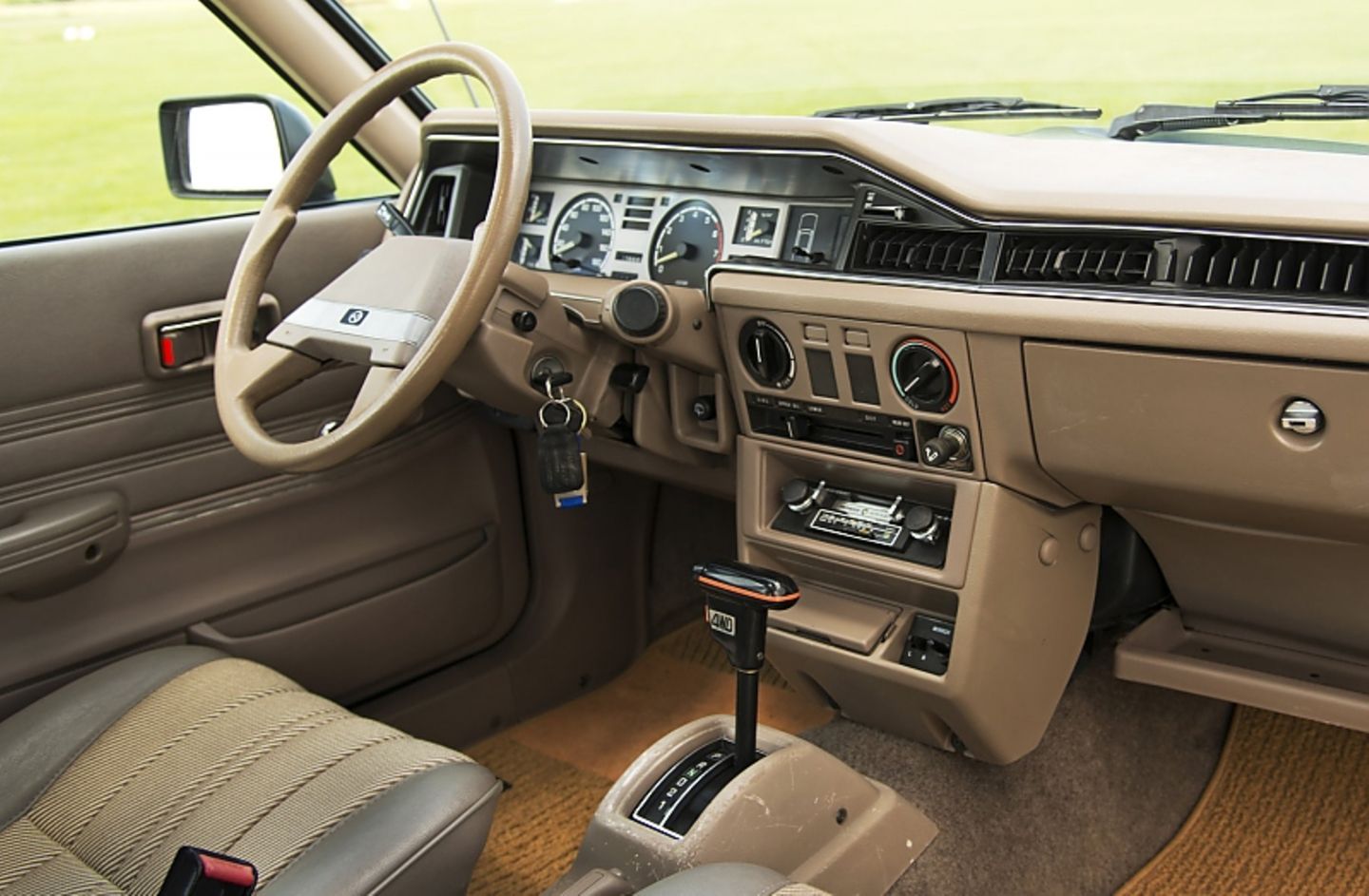 Subaru 1800 Turismo 4WD - genügend Platz vorne