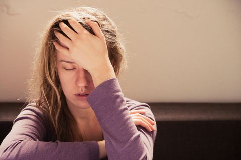 Heftige, plötzlich einsetzende Kopfschmerzen, die kaum auszuhalten sind, sind ein Fall für den Notarzt