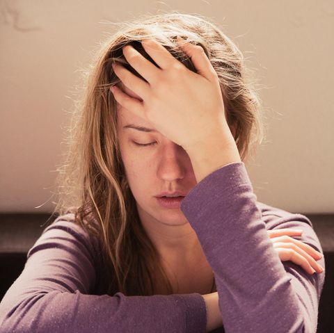 Heftige, plötzlich einsetzende Kopfschmerzen, die kaum auszuhalten sind, sind ein Fall für den Notarzt