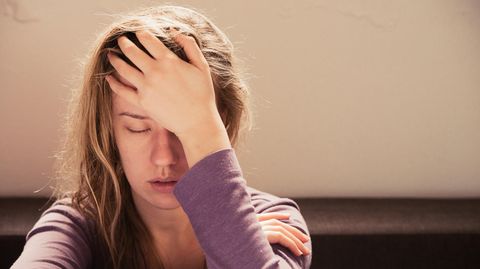 Heftige, plötzlich einsetzende Kopfschmerzen, die kaum auszuhalten sind, sind ein Fall für den Notarzt