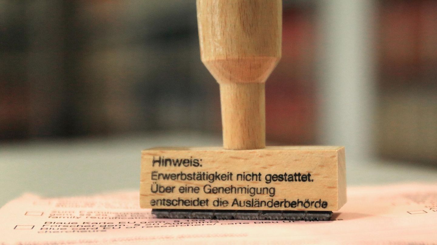 In Berlin entwendeten Einbrecher Stempel und Dokumente der Ausländerbehörde (Symbolbild)