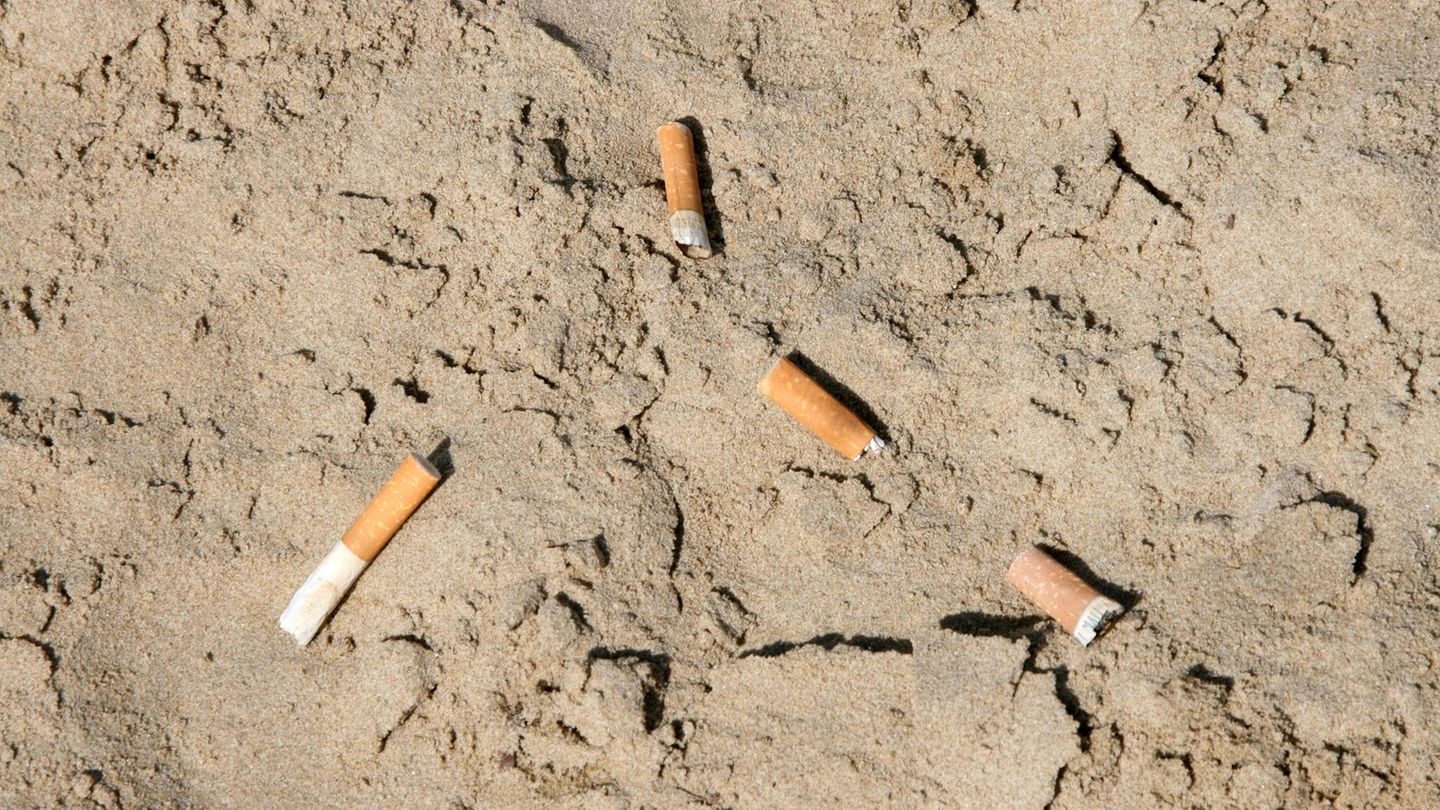 Zigarettenstummel am Strand