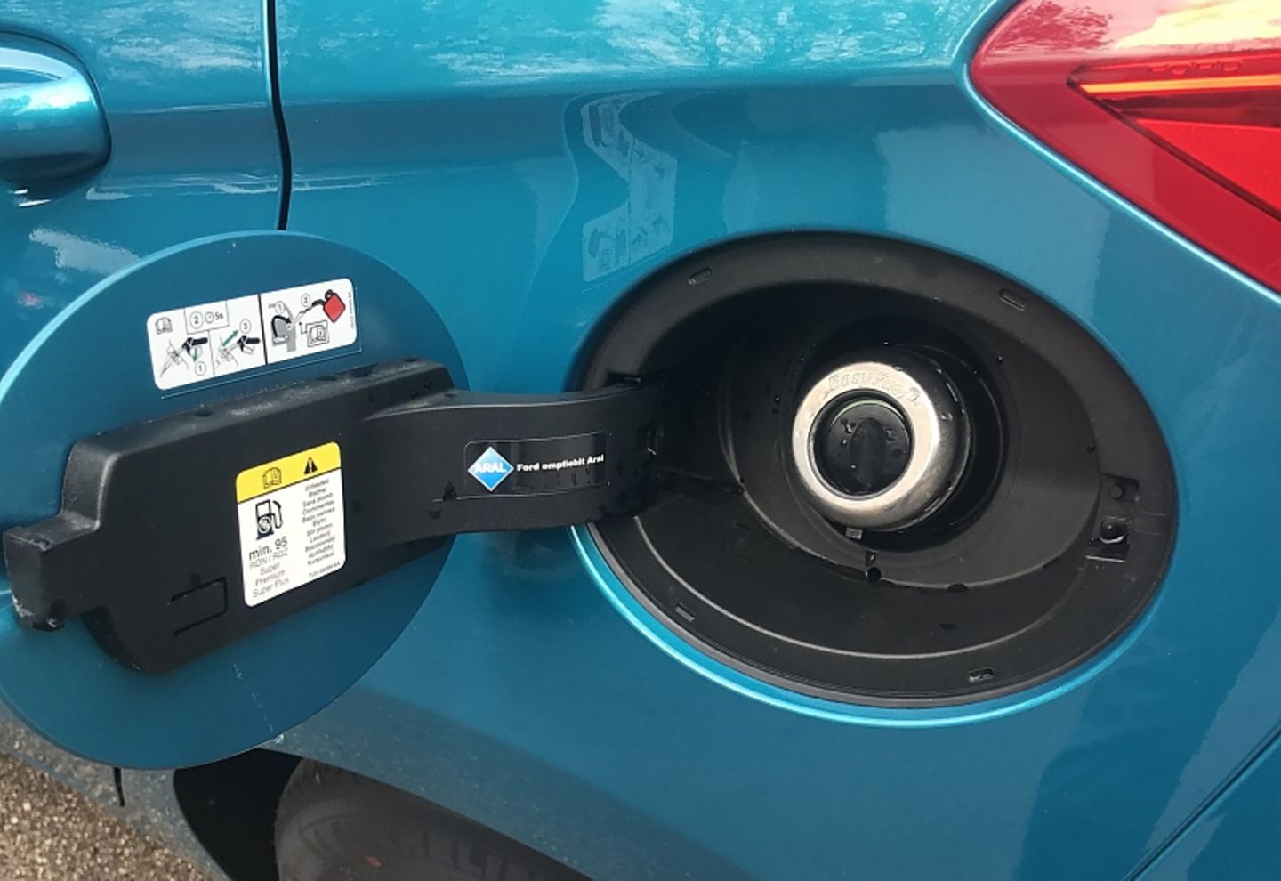 Ford Fiesta 1.0 Ecoboost - perfekter Einfüllstutzen