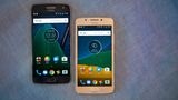 Moto G5 und G5 Plus liegen nebeneinander