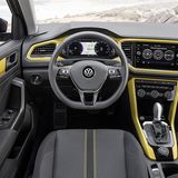 Das Cockpit des VW T-Roc 2.0 TSI 4motion