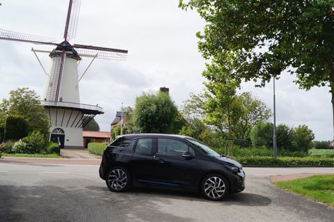 Für Touren bis 200 Kilometer ist das Elektroauto problemlos nutzbar, wenn man im Sparmodus "Eco Pro Plus" unterwegs ist. Hilfreich ist die Energierückgewinnung, die sich vor allem im Stadtverkehr bemerkbar macht.