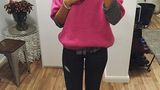 Özlem Han, Bloggerin, @fashionmonger  Monika Matschnig: "Hier vermutet man schnell einen Hang zur Eitelkeit. Sie macht ein Spiegelselfie, um sich selbst ins rechte Licht zu rücken. Bevor die Aufnahme gepostet wird, werden vermutlich einige Fotos vor dem Spiegel gemacht, bis das perfekte Bild entsteht. Das Handy versteckt wiederum das Gesicht. Nun, vielleicht ist das Make-up gerade nicht perfekt."