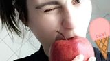 PS: Apfel statt Schoki. Geht auch, außer bei PMS!
