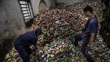 30 Tonnen Getränkedosen sortiert dieser Familienbetrieb pro Monat für Recyclinganlagen