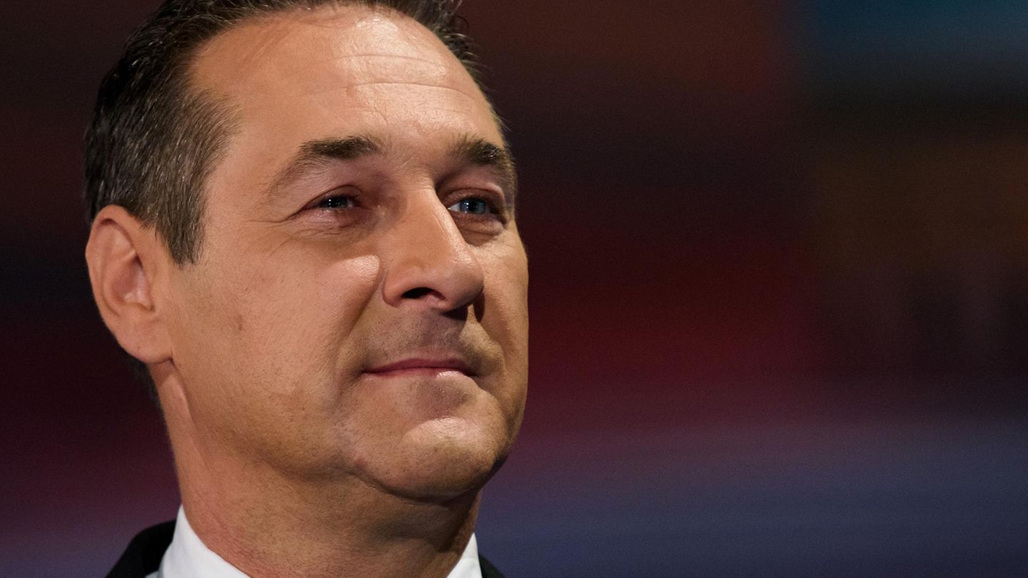 Österreich wählt: Die FPÖ von Heinz-Christian Strache lag in den Umfragen über Monate vorn. Dann kam Sebastian Kurz.