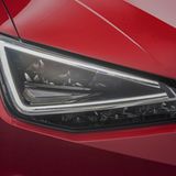 Das Tagfahrlicht zeichnet beim Seat Arona zackig