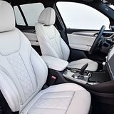 Die bequemen Frontsitze des BMW X3 M40i xDrive