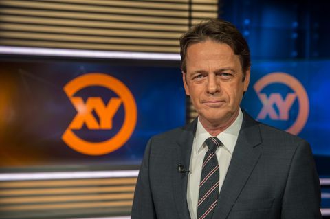 Moderator Rudi Cerne im Studio der Sendung "Aktenzeichen XY ...ungelöst"