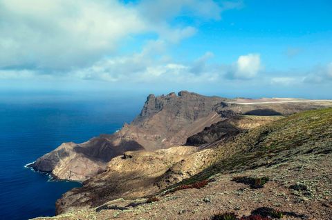 Die karge Vulkaninsel St. Helena misst 11 mal 15 Kilometer, gehört zum das Britischen Überseegebiet und 4500 Einwohner.
