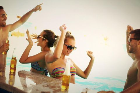 Urlaubs-Betrug: Solche Bilder tauchen auf Facebook auf, obwohl man angeblich schwer krank war.